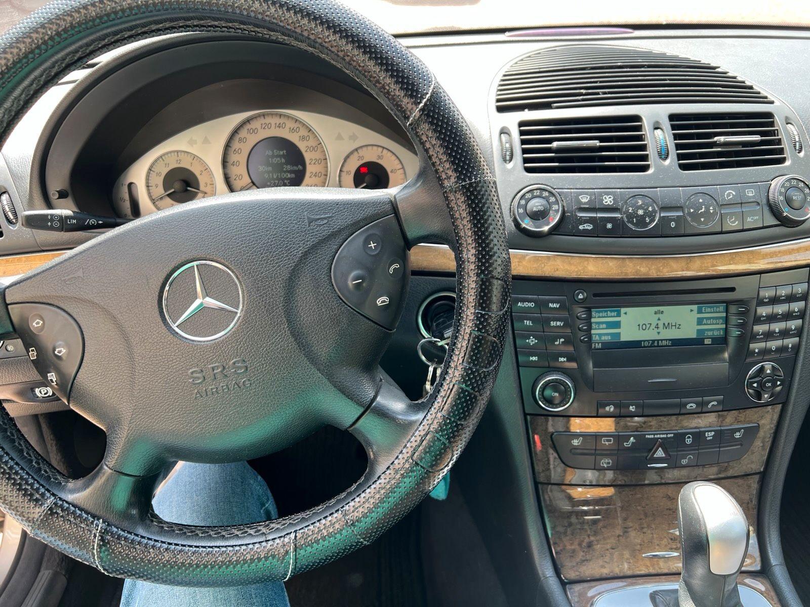Mercedes-Benz E270 2004 — photo 12