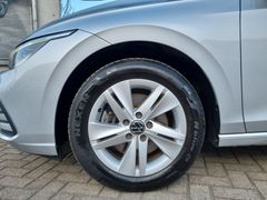 Fahrzeugabbildung Volkswagen Golf VIII Variant 2.0 TDI Life LED NAVI SHZ