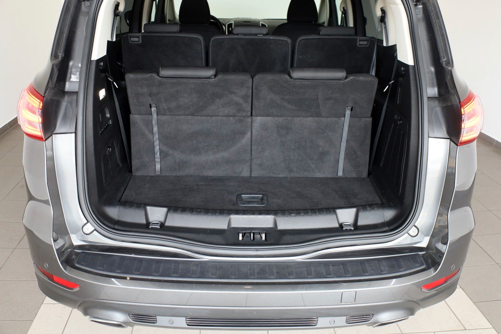 Fahrzeugabbildung Ford S-MAX Titanium 7 Si,Navi,LED,SH,PDC,Kamera,AHK