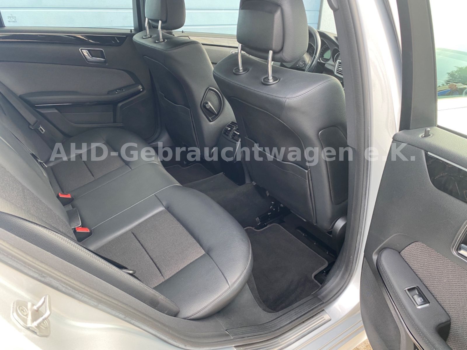 Fahrzeugabbildung Mercedes-Benz E 220 CDI BlueEfficiency  Avantgarde