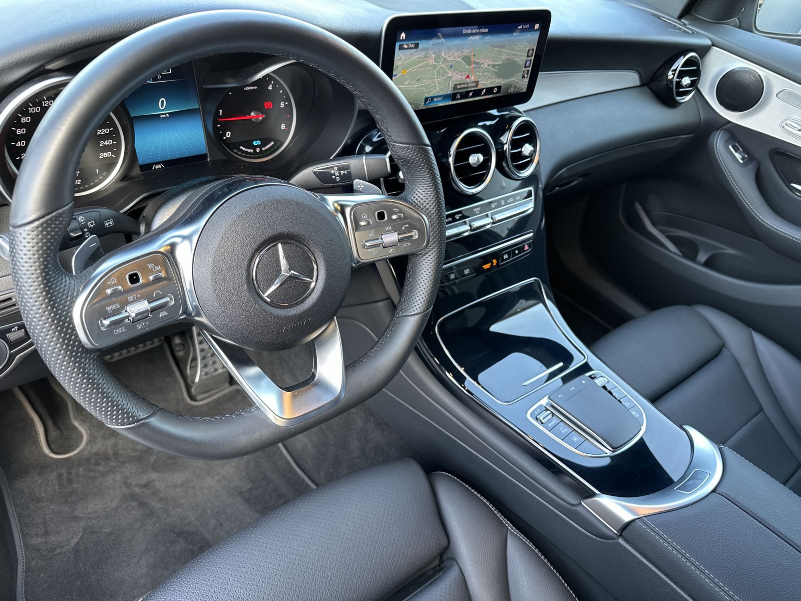 Fahrzeugabbildung Mercedes-Benz GLC 300de 4Matic AMG-Line NAV+LED+KAMERA+HEAD-UP