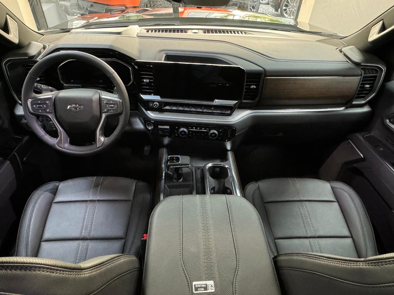 Fahrzeugabbildung Chevrolet 2026 SILVERADO MIDNIGHT DURAMAX DIESEL 4x4 HC