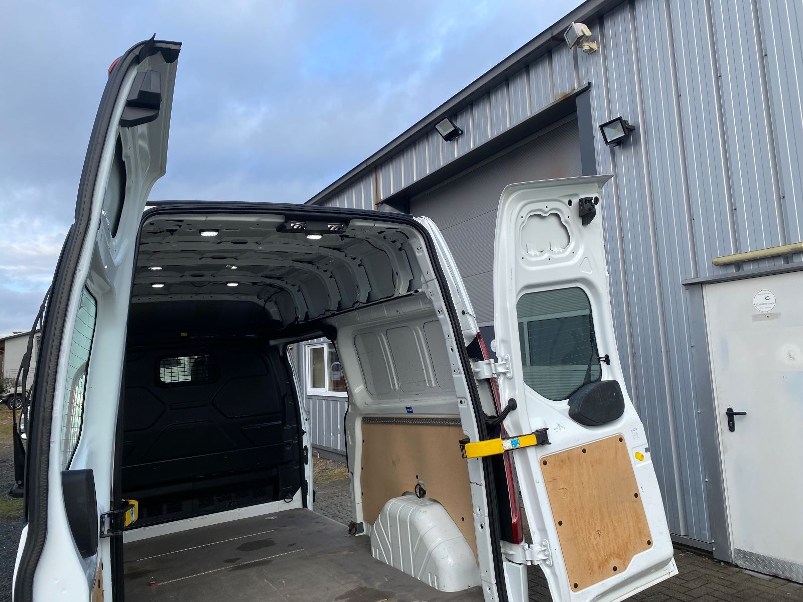 Fahrzeugabbildung Ford Transit Custom Kasten340 L2Trend,1Hd,AHK,38354Km