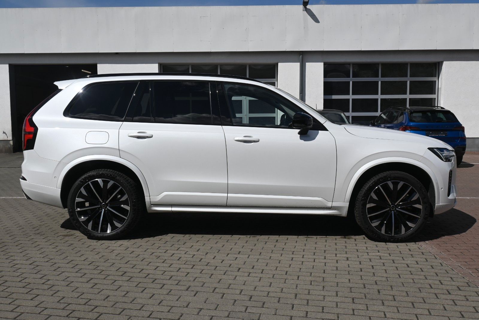 Fahrzeugabbildung Volvo XC90 T8 AWD Plus Dark*PANO*360°*HuD*H&K*ACC