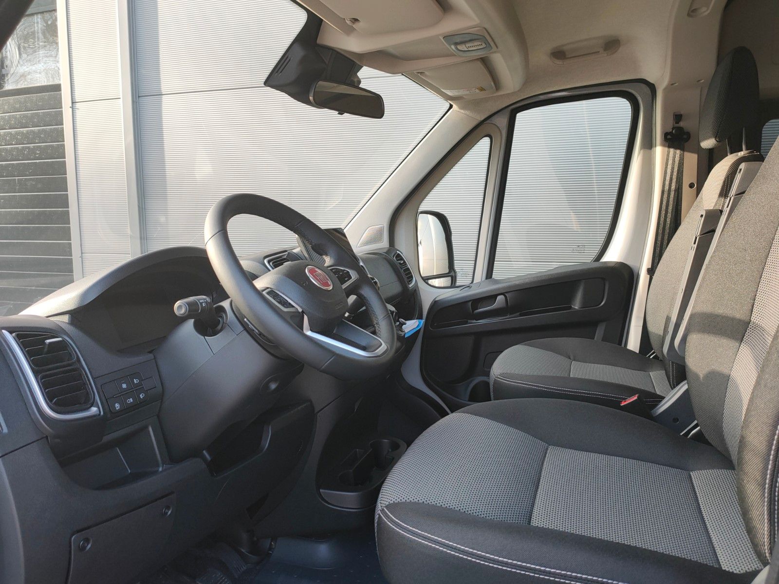Fahrzeugabbildung Fiat Ducato Serie 8 Luxusbus L2H2 Panorama 140 MJT AT