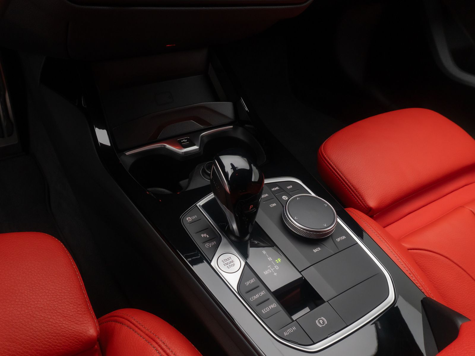 Fahrzeugabbildung BMW 120i M Sport HUD Kamera DAB H/K Alarm LED 18Zoll