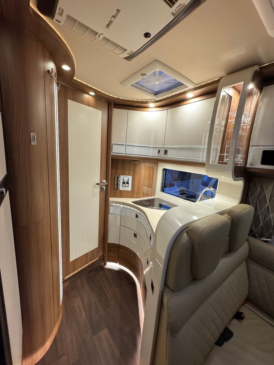 Fahrzeugabbildung Carthago Chic e-line I 51 QB MERCEDES 418 CDI 9GT 1.HAND