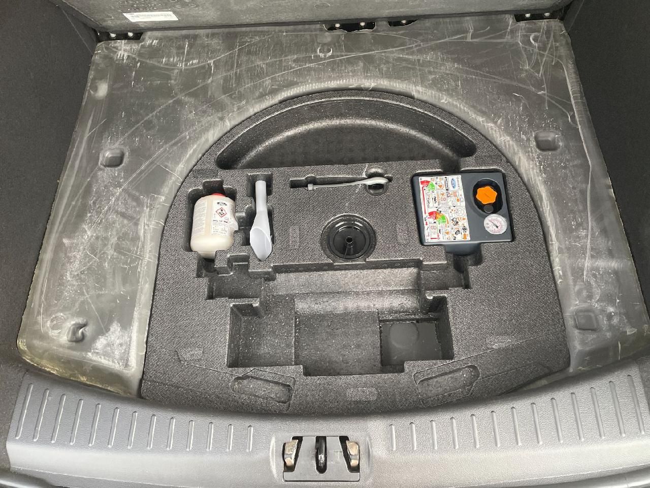 Fahrzeugabbildung Ford Kuga Winterpaket, Navi, Klimaautom.