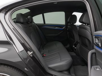 Fahrzeugabbildung BMW 520d M Sport  Kamera HUD DAB HiFi AHK DisplayKey