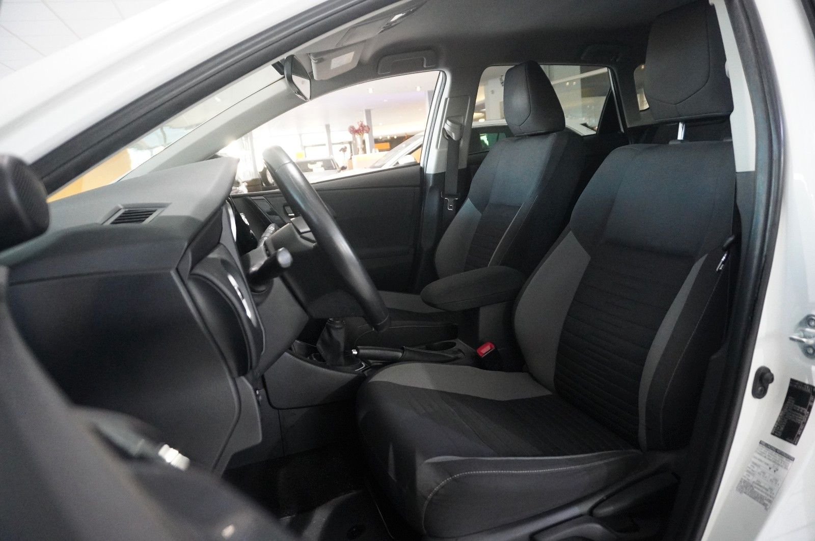 Fahrzeugabbildung Toyota Auris 1.2 LIM. DESIGN EDITION NAVI/LED/KAMERA/SH