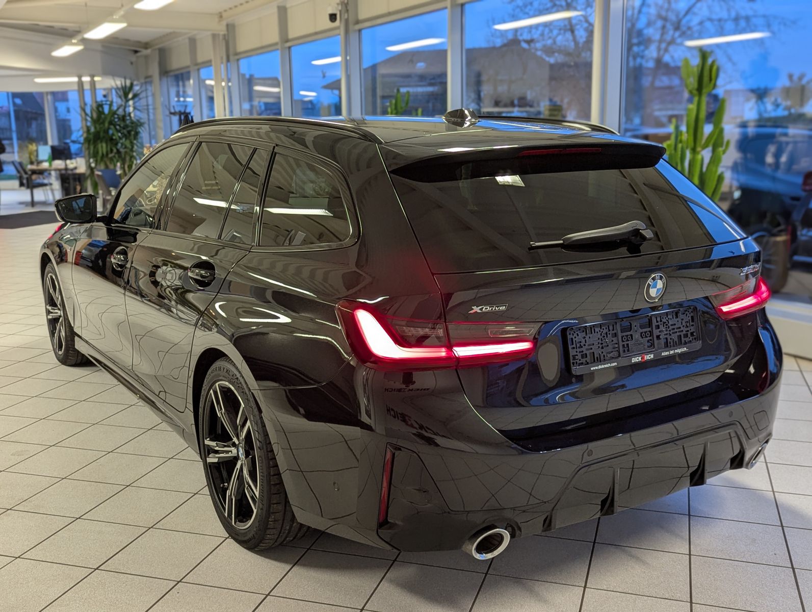 BMW 320 d xD M-Sport HUD Pano ACC LED-adaptiv AHK - Image 5