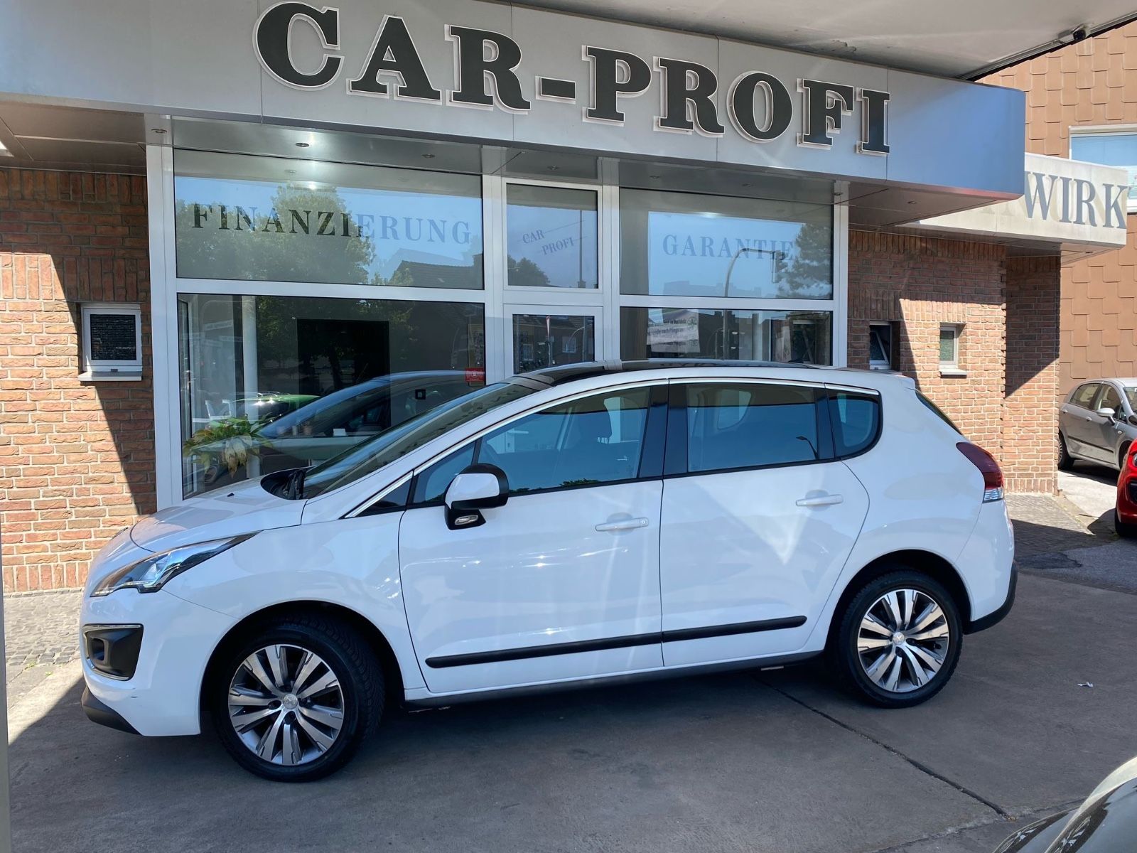 Fahrzeugabbildung Peugeot 3008 Active Autom.  Navi/Panorama/Kamera/1.Hand