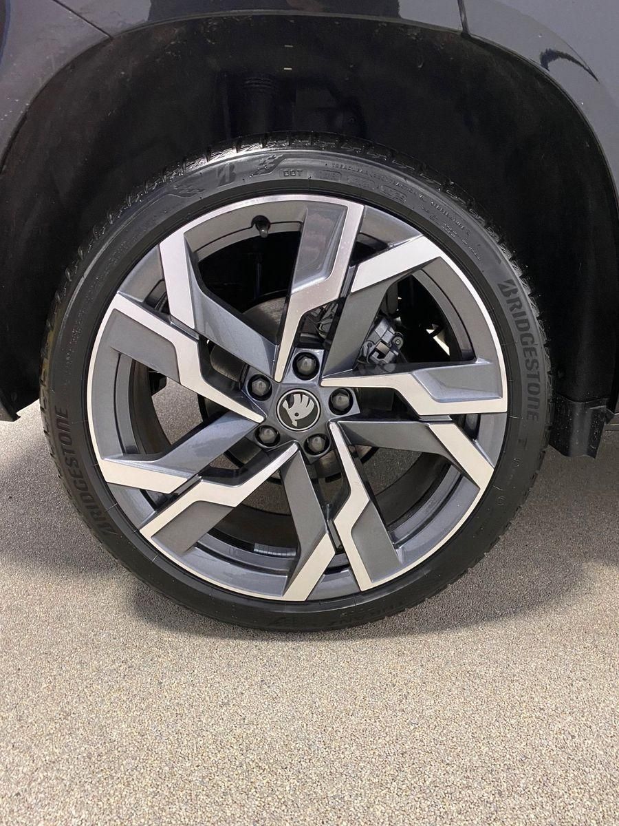 Fahrzeugabbildung SKODA Karoq 1.5 TSI DSG Sportline+AHK+ACC+NAVI+MATRIX