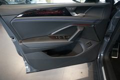 VW Tiguan 1.5 eTSI R-Line | Pano | HuD | AHK | 20" VW Tiguan 1.5 eTSI R-Line | Pano | HuD | AHK | 20"