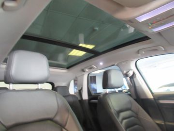 Volkswagen Touareg - 12