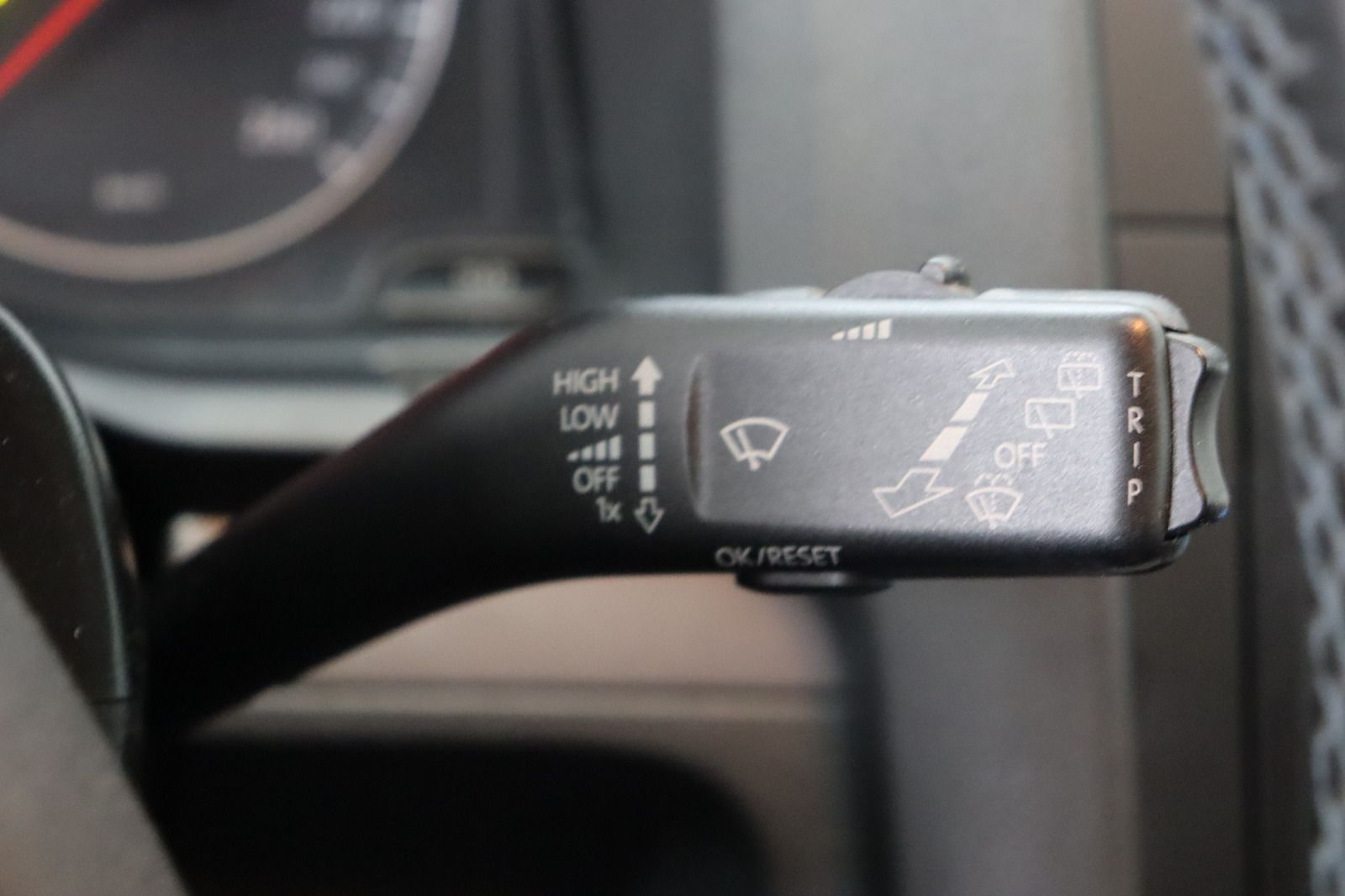 Fahrzeugabbildung Volkswagen Golf V 2.0 TDI DSG Tour HU 04.2028