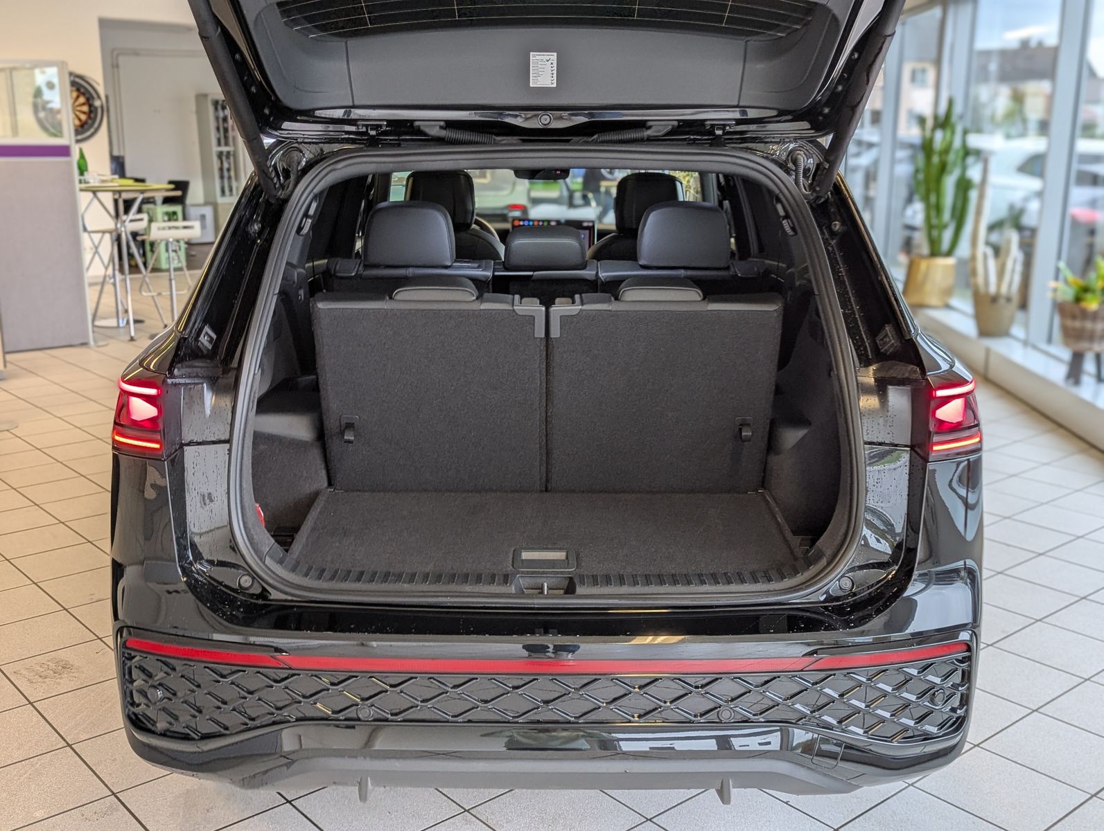 VW Tayron 2.0 R-Line Leder Launch Pano Black AHK 20 - Image 19