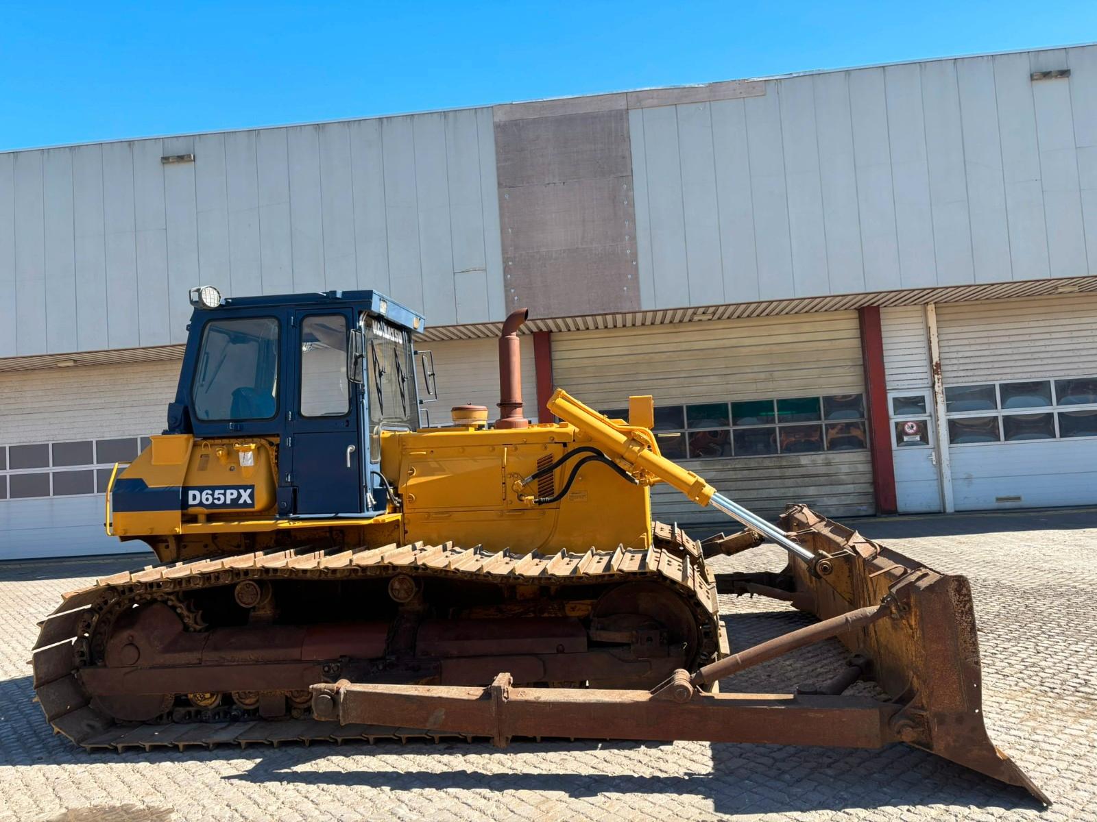 Komatsu D65-8