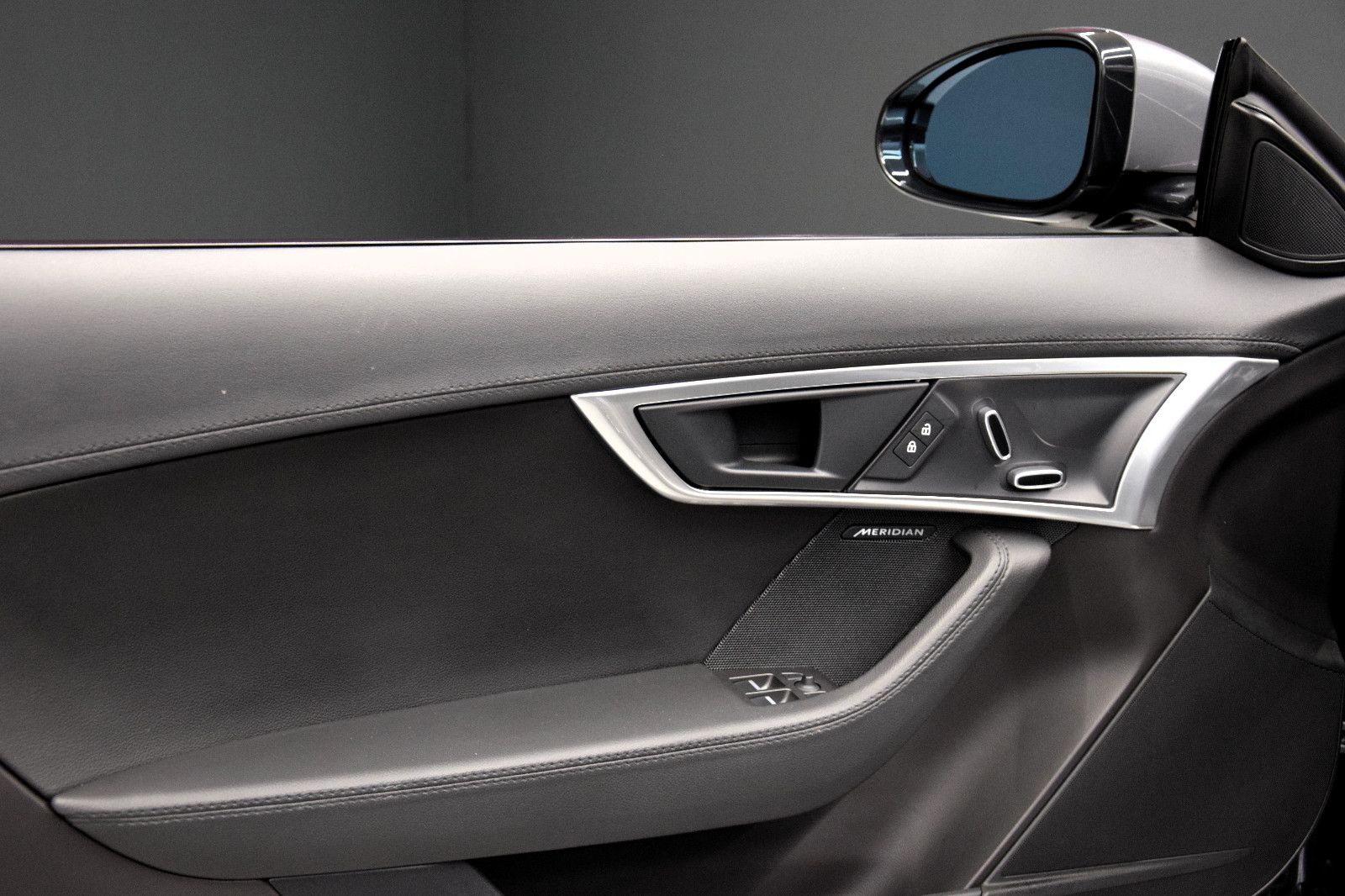 Fahrzeugabbildung Jaguar F-Type Cabriolet R-Dynamic Perf.AGA Temp. Kamera