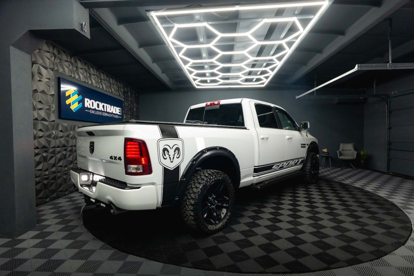 Fahrzeugabbildung Dodge RAM 5.7 V8 HEMI 4x4 Offroad Sport  LONGBED *LPG*