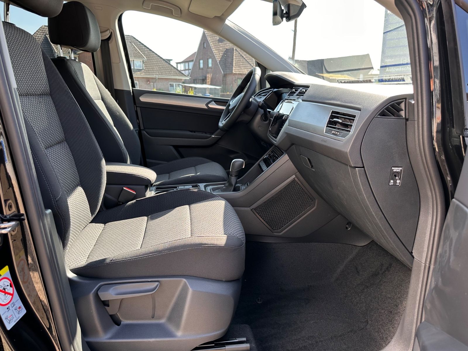 Fahrzeugabbildung Volkswagen Touran Comfortline 1.5 TSI DSG AHK/LED/Navi/SHZG