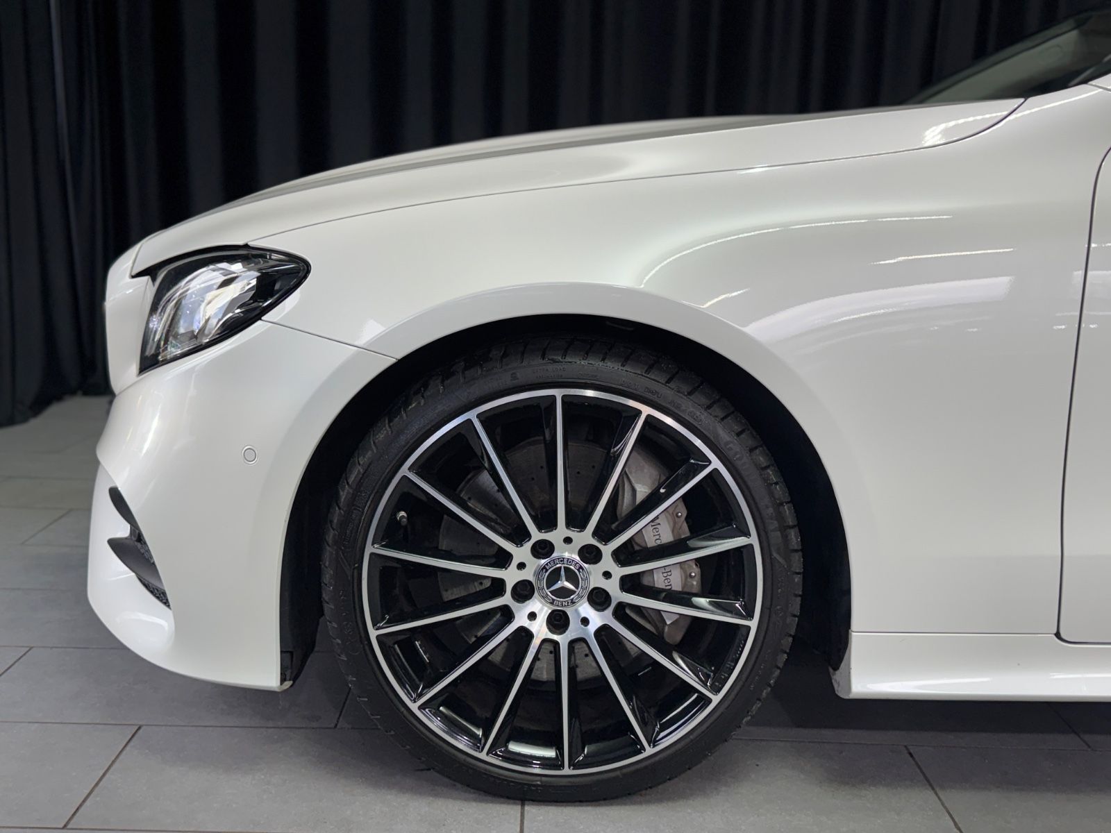 Fahrzeugabbildung Mercedes-Benz E 300 Coupe|AMG-LINE|WIDE-SCREEN|PANO|DESIGNO|