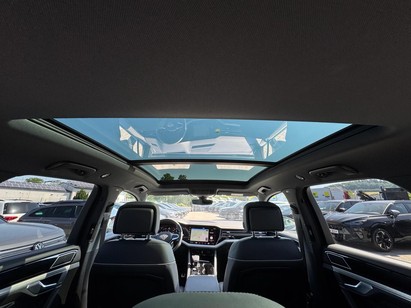 Fahrzeugabbildung Volkswagen Touareg 3.0TDI 4M R-Line VOLL Black 22" UPE 114T