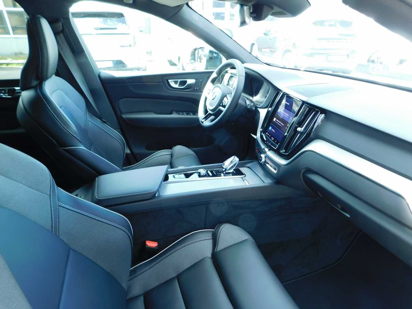 Fahrzeugabbildung Volvo XC60 Plug-In-Hybrid T8 AWD Plug-in Hybrid Plus B