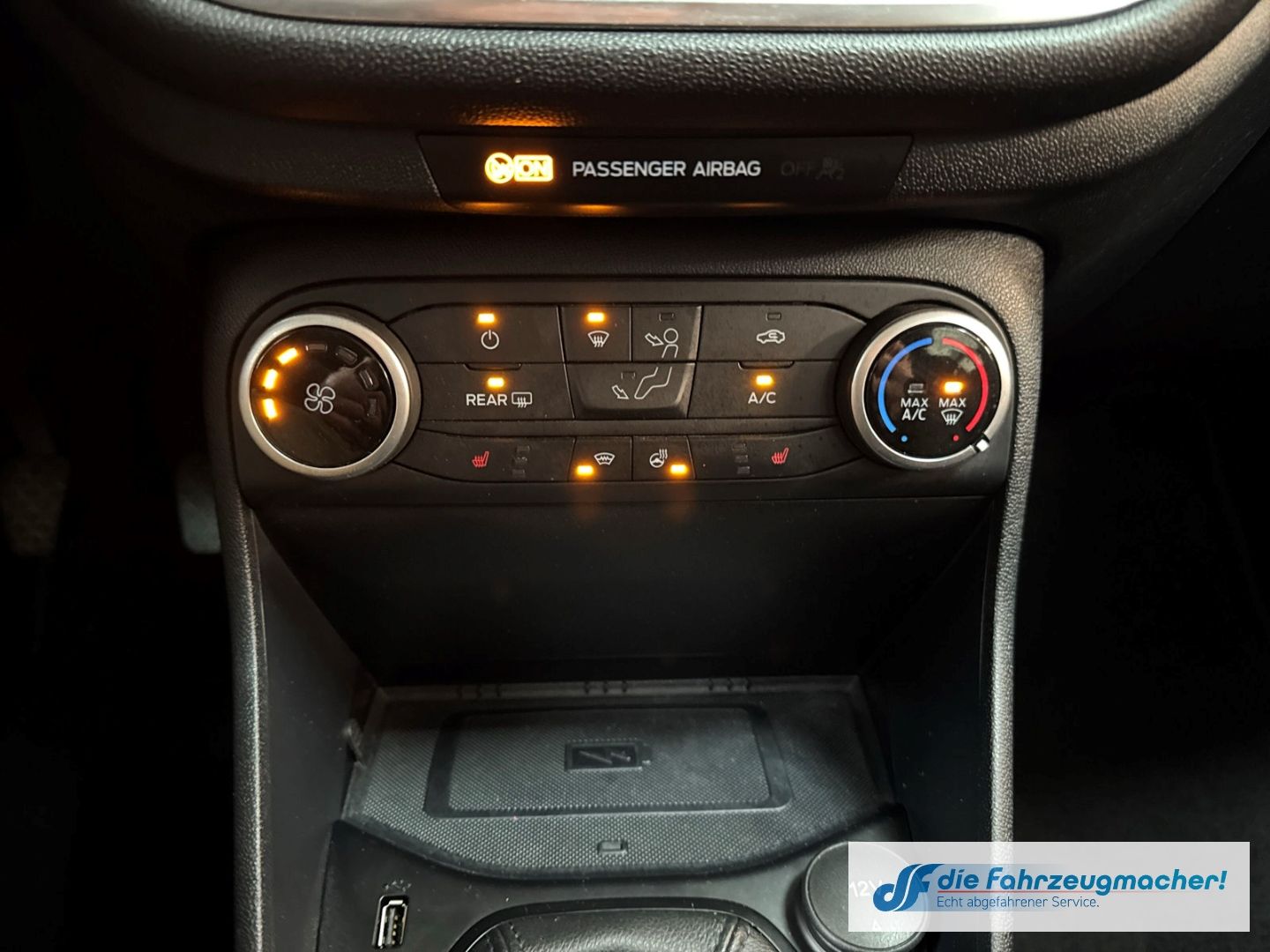 Fahrzeugabbildung Ford Fiesta Cool & Connect Navi LED Blendfreies Fernl