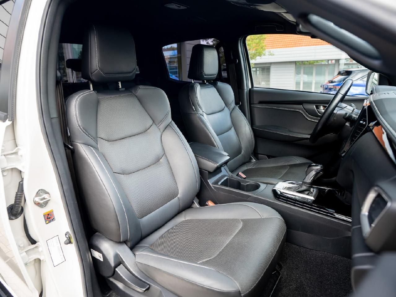 Fahrzeugabbildung Isuzu D-Max Double Cab 4WD V-CROSS