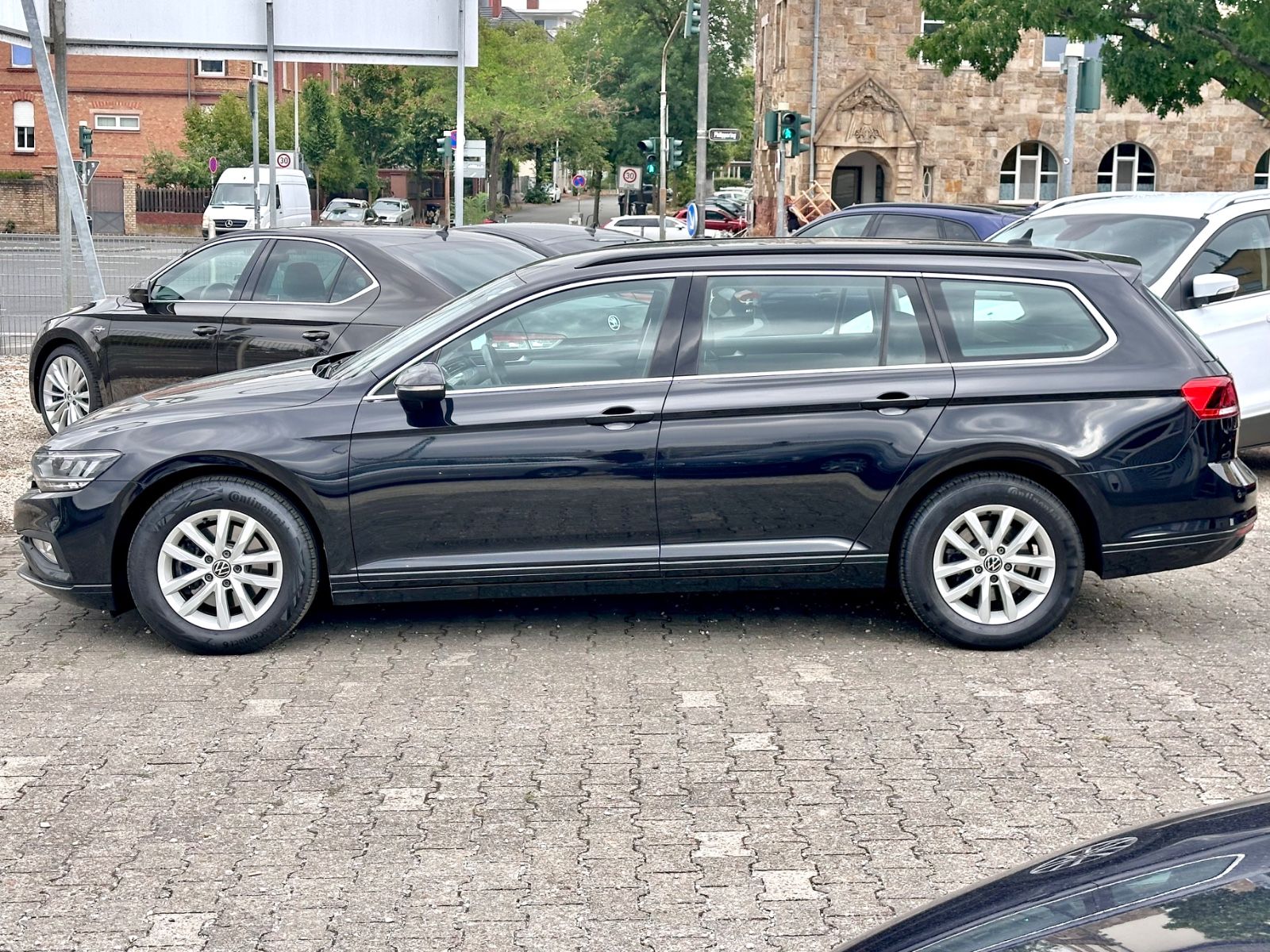 Fahrzeugabbildung Volkswagen PASSAT VARIANT BUSINESS*AUTOM.+NAVI+1.HAND*
