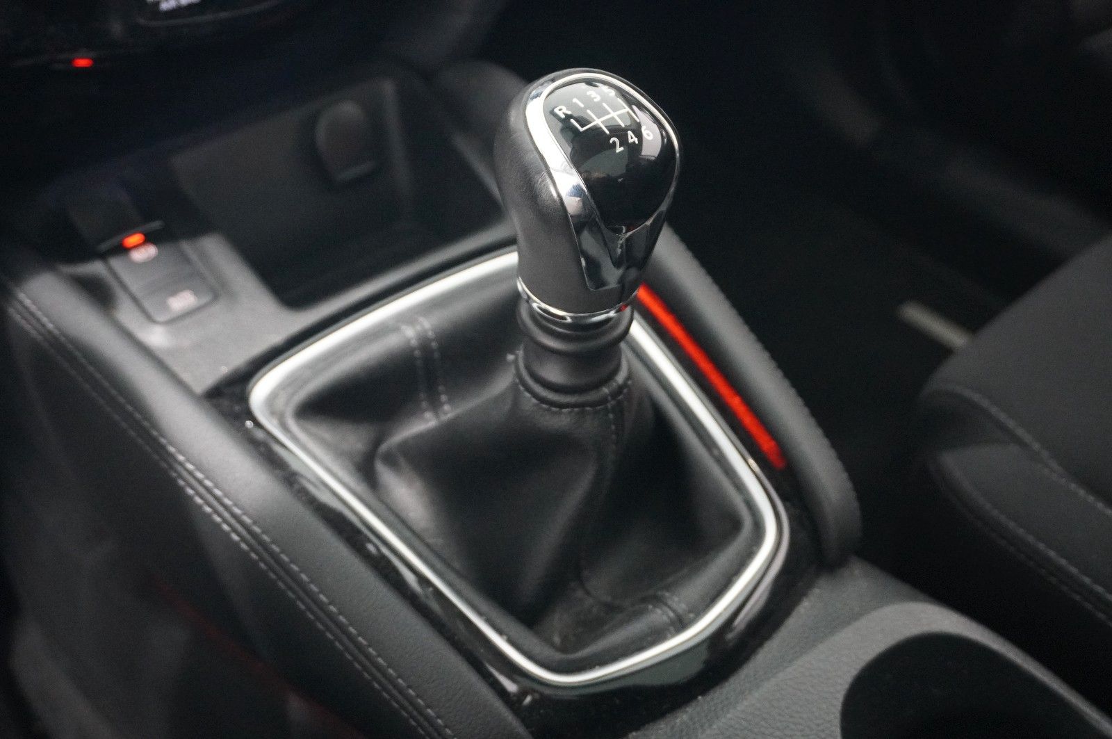 Fahrzeugabbildung Nissan Qashqai 1.5 DCI N-CONNECTA NAVI/LED/360°/PANO.