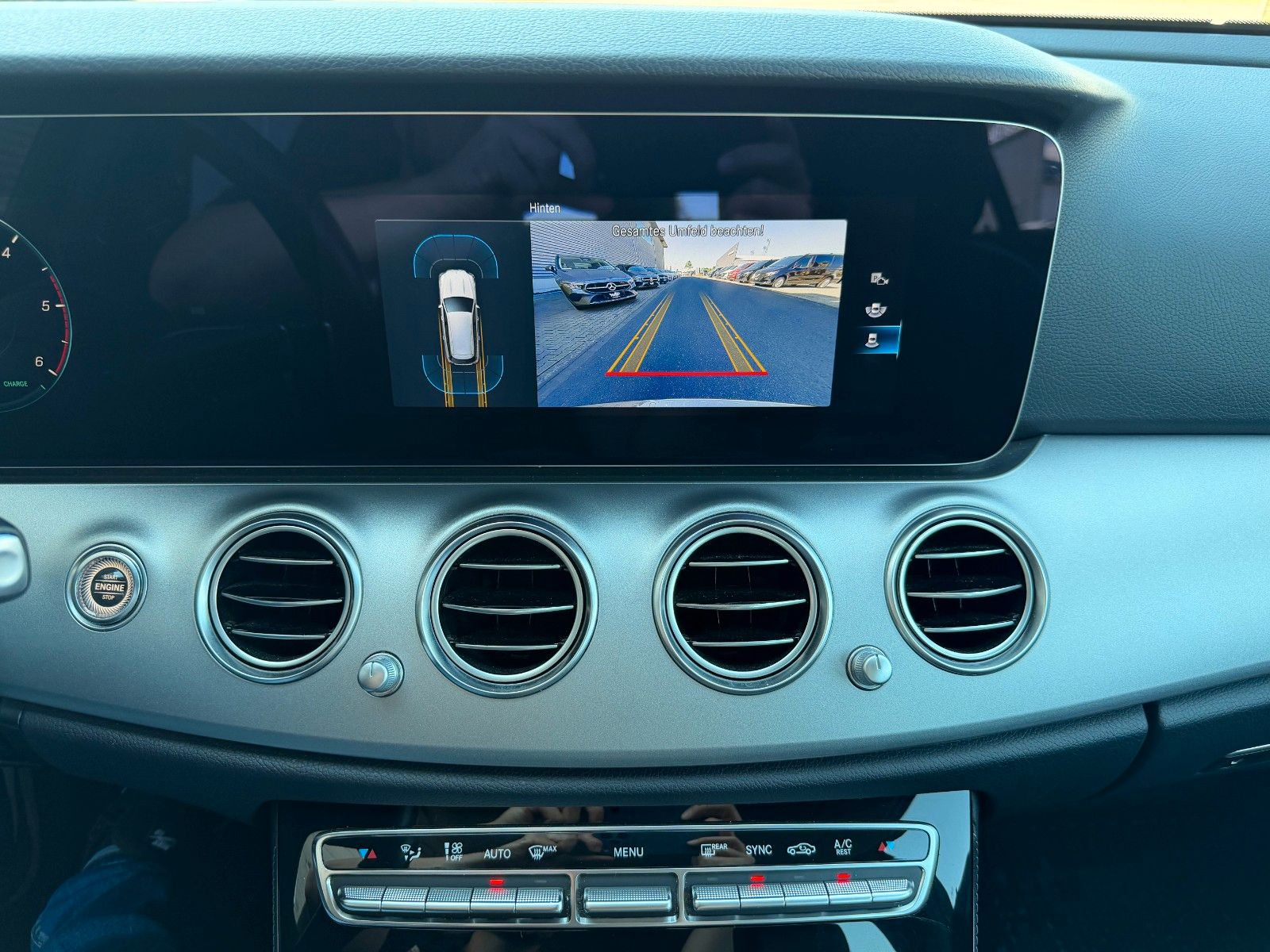 Fahrzeugabbildung Mercedes-Benz E 220d T Avantgarde+RKamera+Leder+Taxi