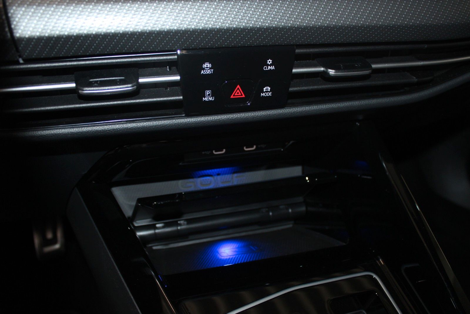 Fahrzeugabbildung Volkswagen Golf R DSG 4MOTION IQ Light Pano Performance Pak