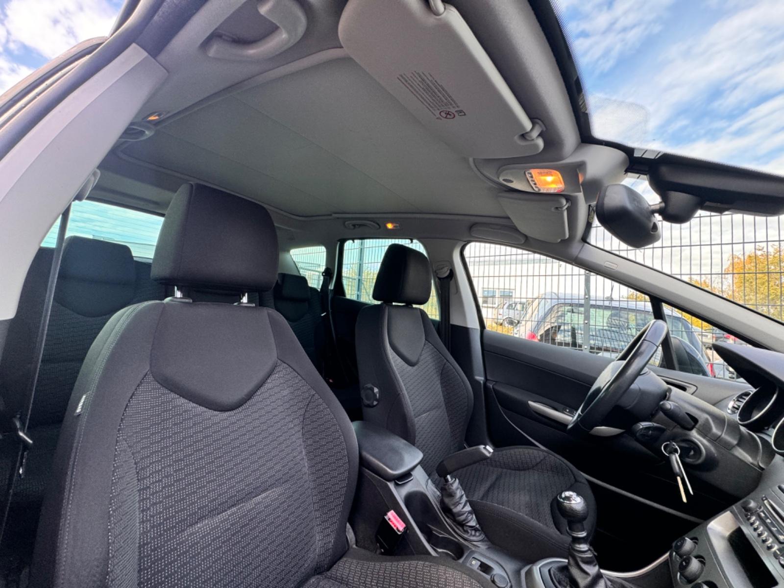 Peugeot 308 2010 — photo 22