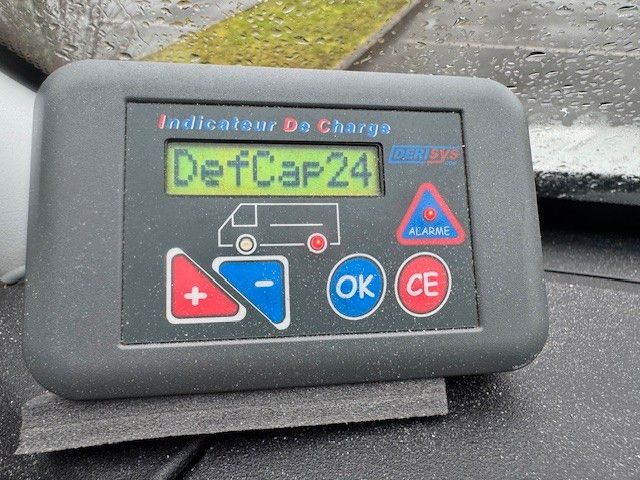 Fahrzeugabbildung Iveco DAILY 35S18 L2H2 KOFFER DHOLLANDIA LADEBORD