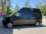 Volkswagen T5 Camper Hochdach Langer Radstand Profi-Ausbau - Volkswagen T5 Transporter: Radstand Langer
