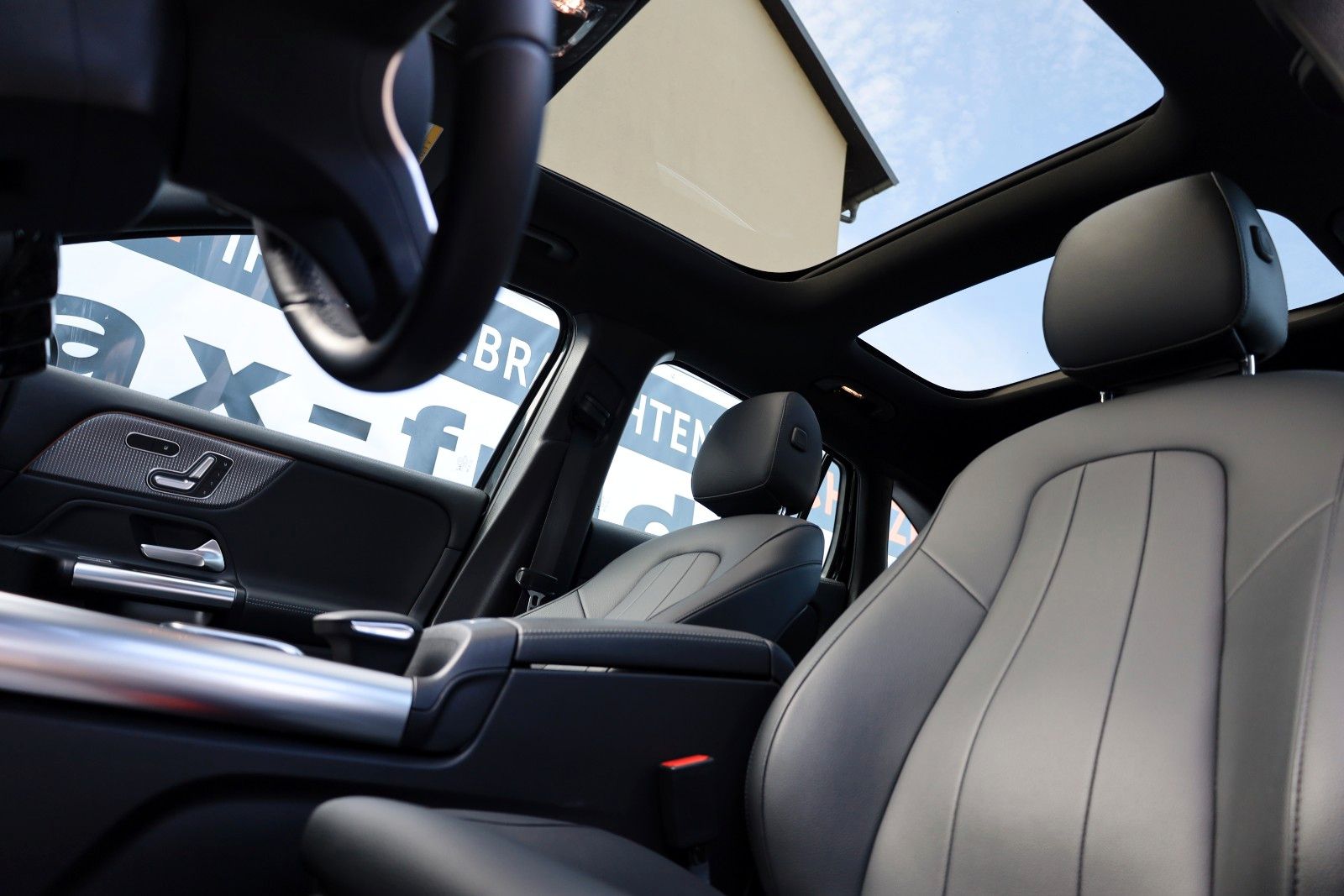 Fahrzeugabbildung Mercedes-Benz GLA 250 e, Progressive,Leder,Panorama,LED,Kamera