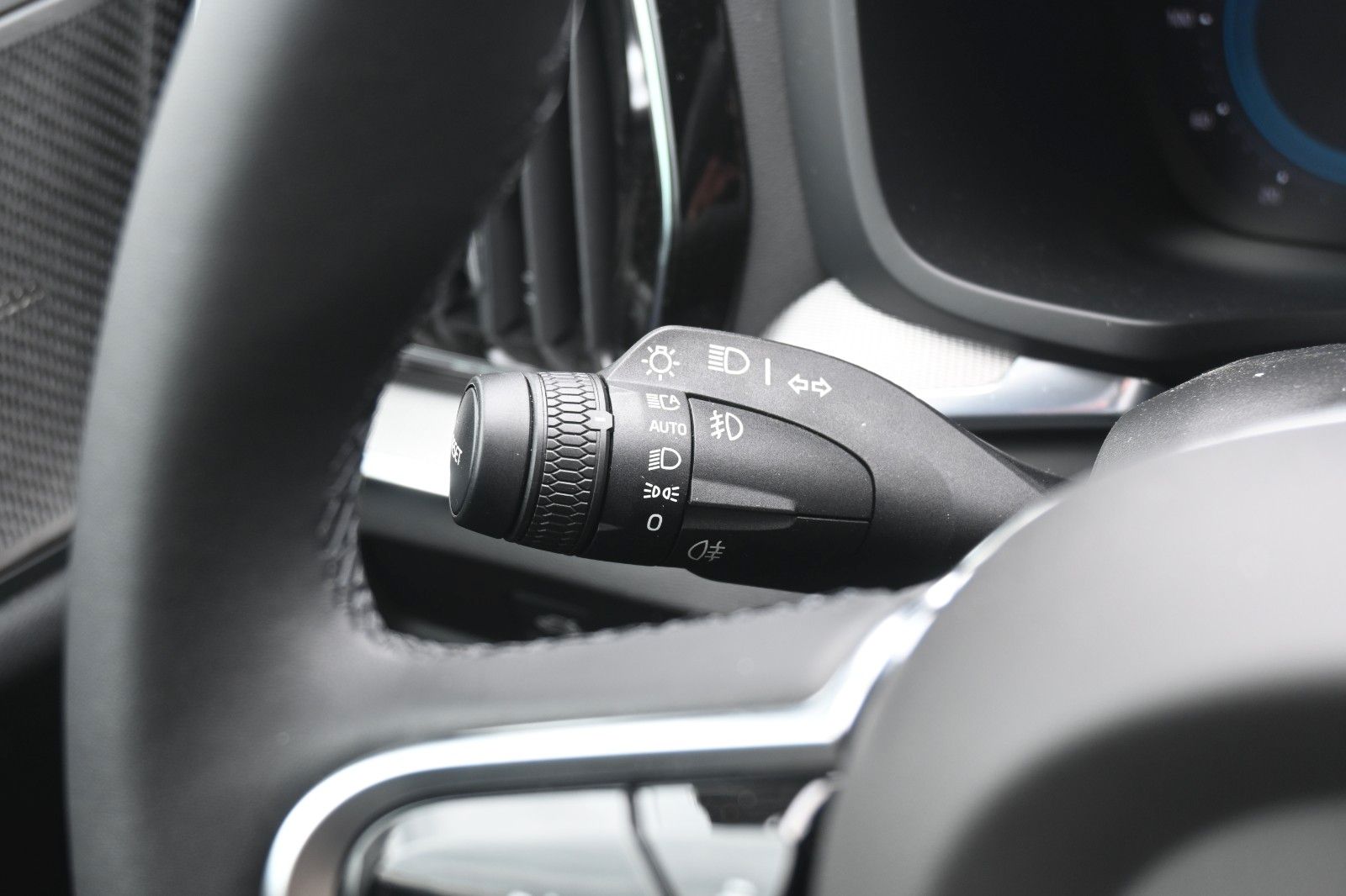 Fahrzeugabbildung Volvo S60 B4 Benzin Plus Dark'STHZG*360°*PANO*