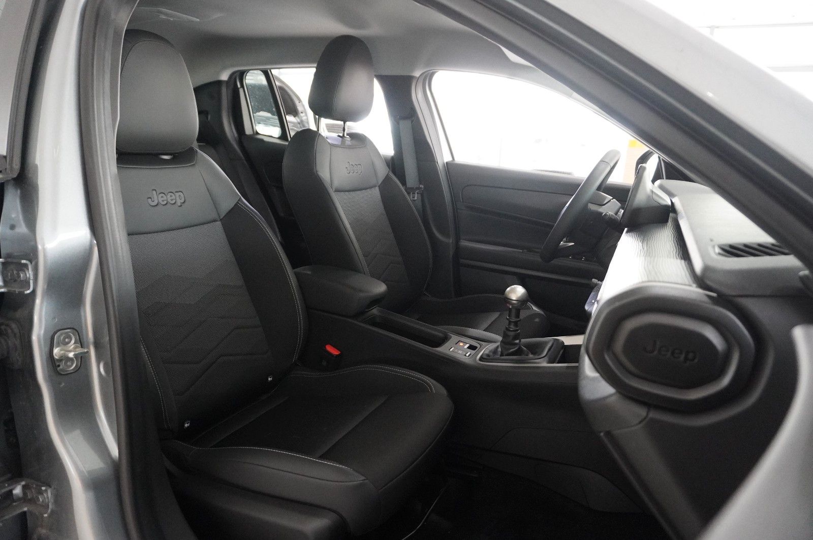 Fahrzeugabbildung Jeep Avenger 1.2 ALTITUDE MY25 NAVI/LED/KAMERA/SH/JBL