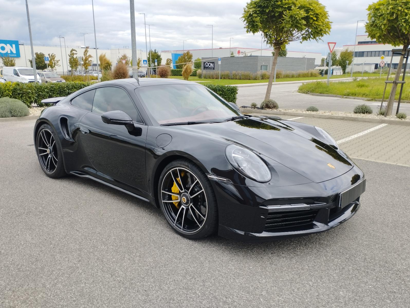 Porsche 911 (992) Turbo S |PANOROOF|BURMESTER|CERAM.BRAK