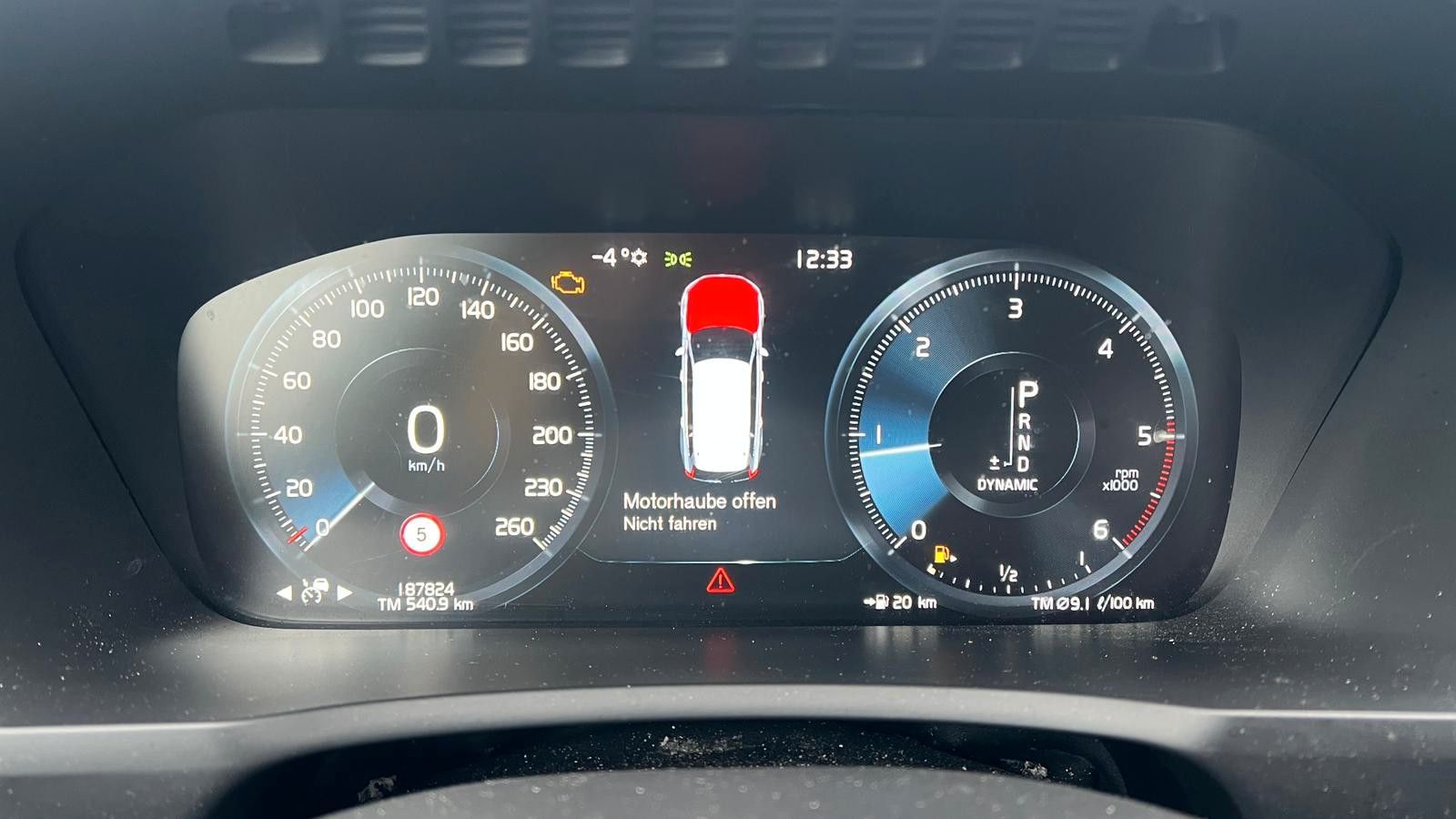 Fahrzeugabbildung Volvo XC90 Inscription AWD Frontschaden