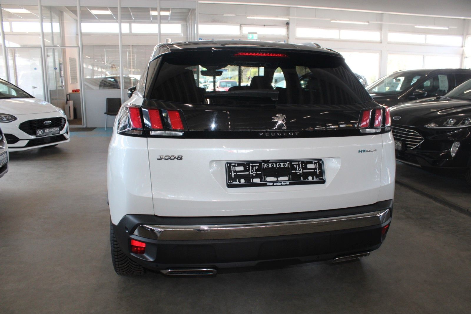 Fahrzeugabbildung Peugeot 3008 HYBRID4 300 e-EAT8 GT Full LED Panodach uvm