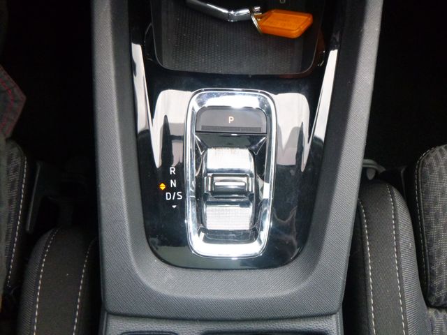 Fahrzeugabbildung Skoda Octavia Combi 2.0 TDI, Clever>AUT/AHK/PANO/ACC<
