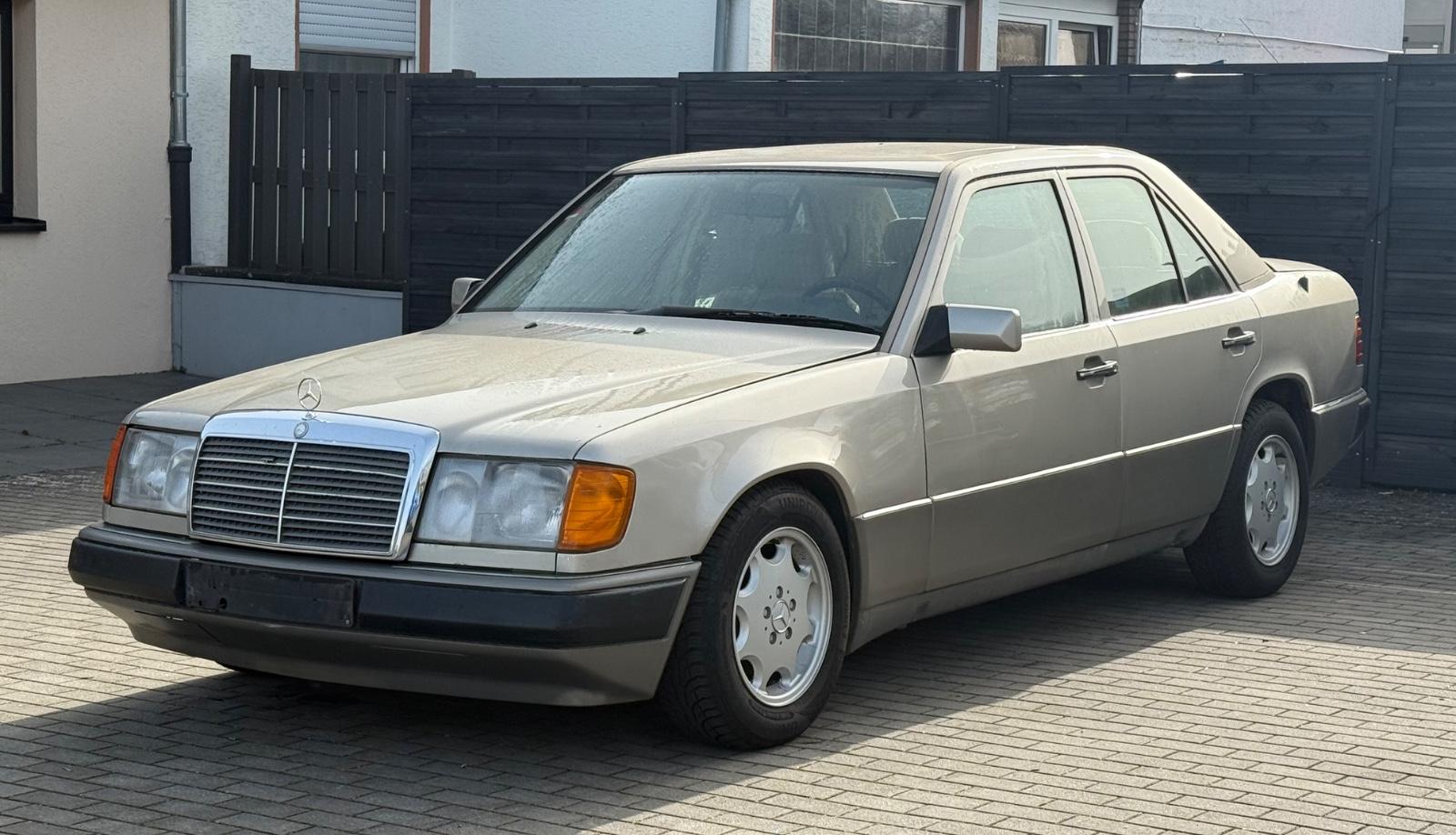 Mercedes-Benz 250 D *Automatik*SHZ*Schiebedach*H-Kennzeichen*