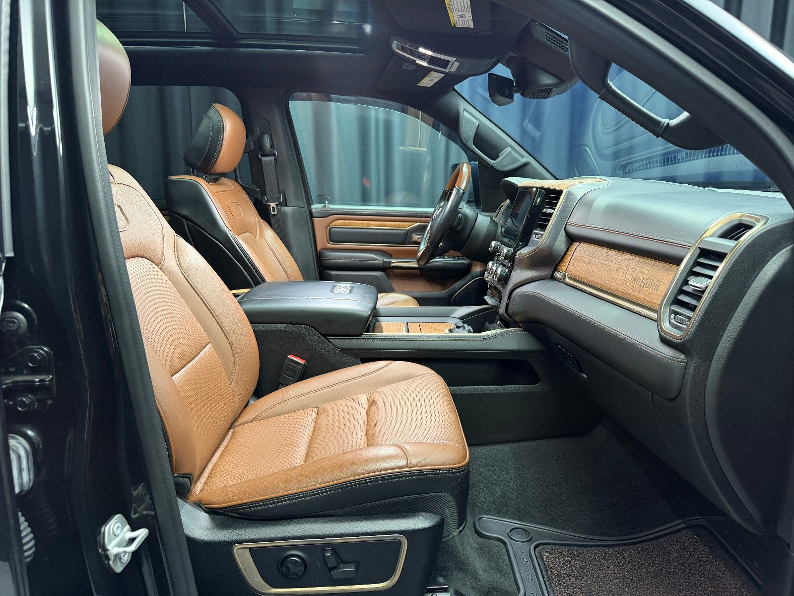 Fahrzeugabbildung Dodge RAM 1500 5.7 HEMI 4x4 Longhorn|AHK|NAVI|PANO