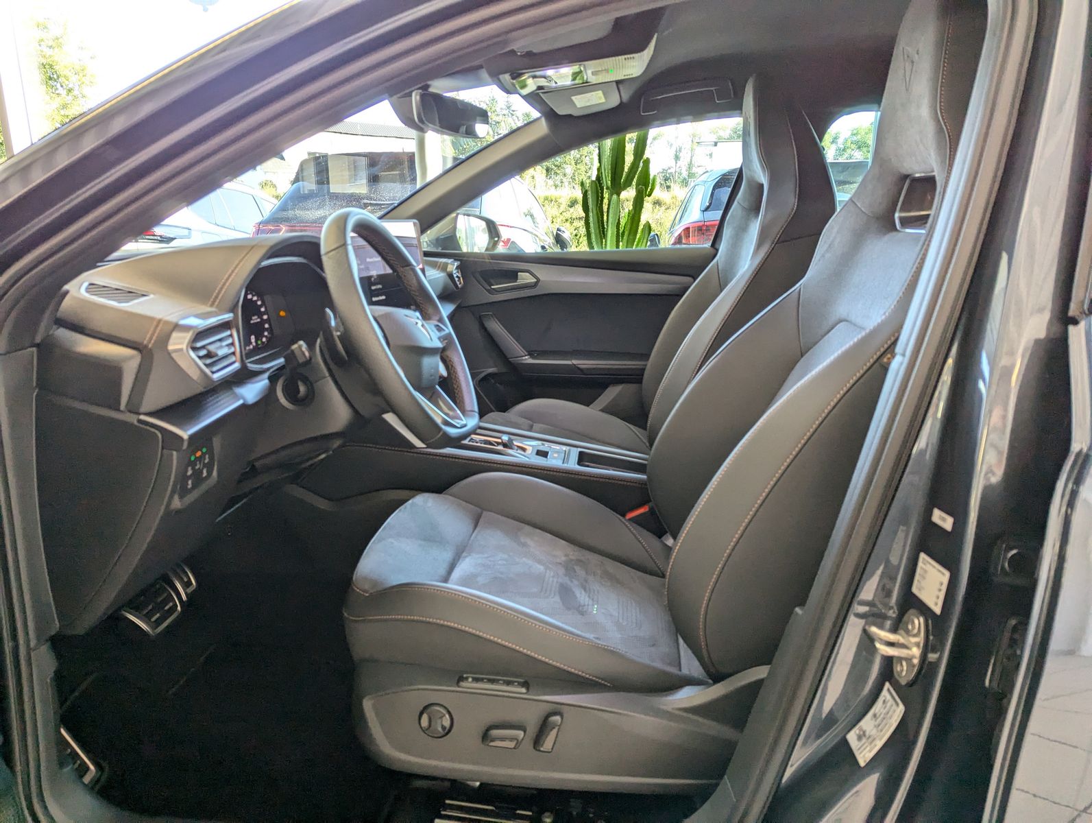 CUPRA Leon 1.5 eTSI Intelligent-Dynamic-Edge-Pake Cam - Image 12