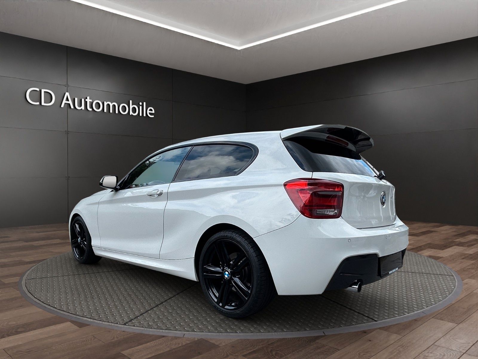 Fahrzeugabbildung BMW 116  3-trg. M Sport Paket