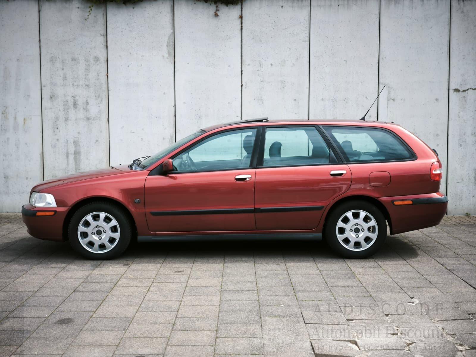Volvo V40 1.8 1Hd Leder Scheckheft Schiebedach AHK