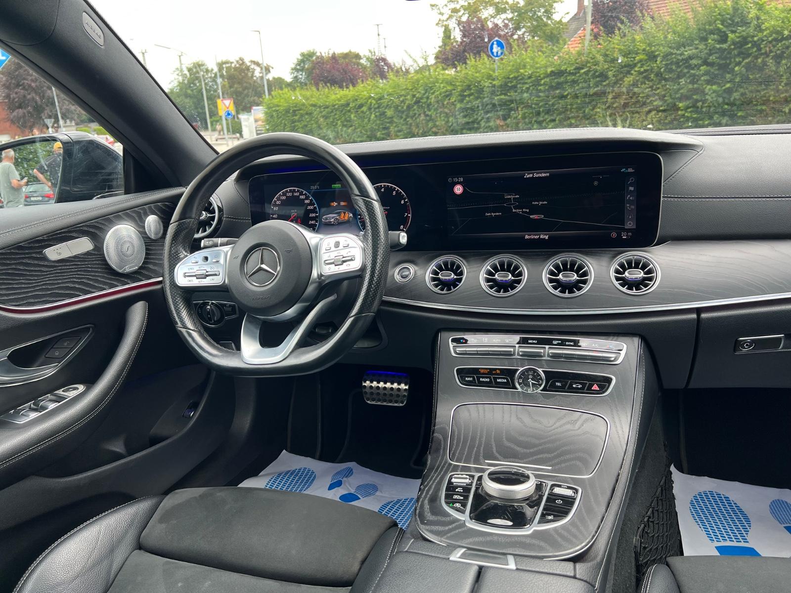 Mercedes-Benz E 300 E Coupe AMG Line Panorama Soft -Close